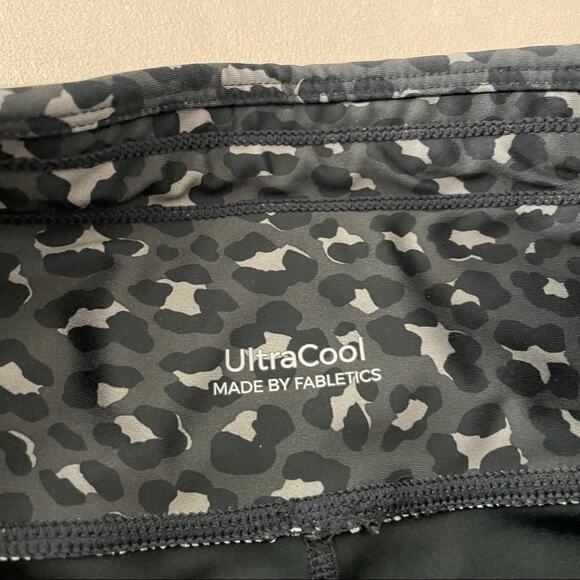 Fabletics Ultracool Leopard Mesh High Rise Legging Size XS High Waisted Pockets - Picture 4 of 8
